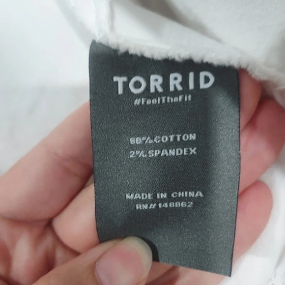 NWT Torrid Optic White Long Sleeve Denim Jacket in Size 1 14/16 - Picture 13 of 13